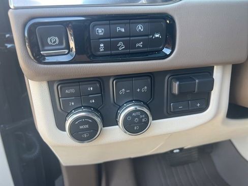 Used 2025 GMC Yukon Denali w/ Denali Reserve Package AWD/4WD image 31