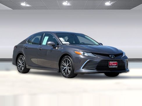 Used 2022 Toyota Camry XLE FWD image 7