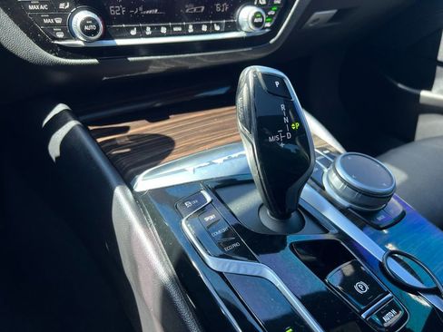 Used 2021 BMW 530i w/ Convenience Package image 56