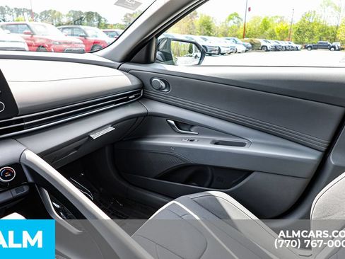 Used 2025 Hyundai Elantra Sport FWD image 43
