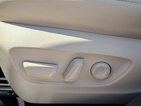 Used 2023 Toyota Highlander Platinum FWD image 25