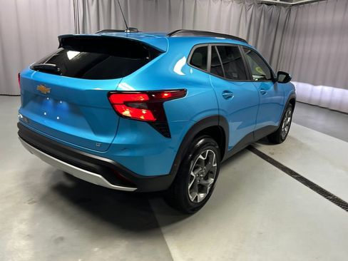 Used 2025 Chevrolet Trax LT w/ Sunroof Package image 7