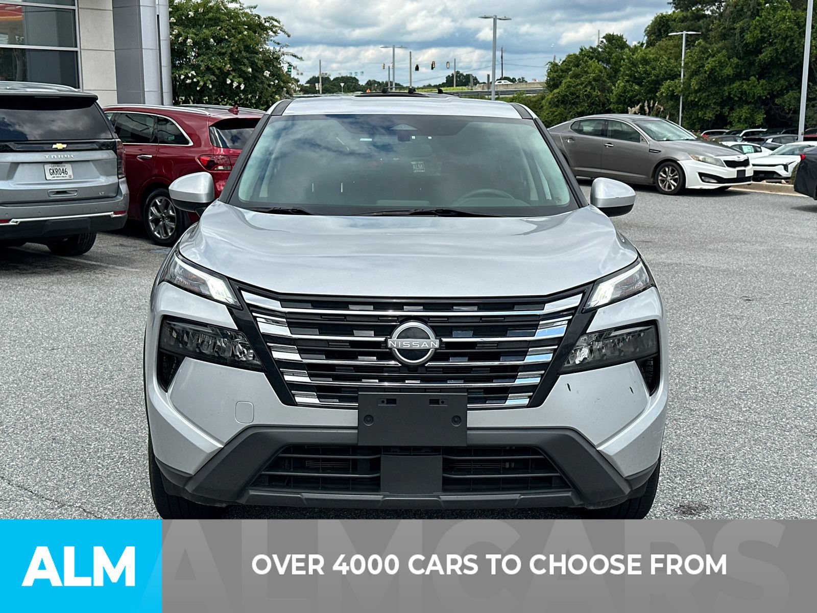 Used 2024 Nissan Rogue SV AWD/4WD image 2