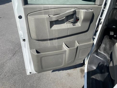 Used 2016 Chevrolet Express 2500 Extended RWD image 5
