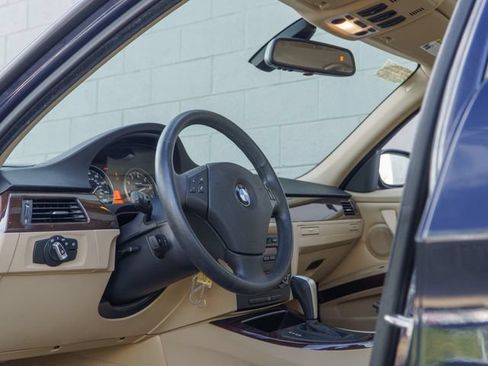Used 2010 BMW 328i xDrive Sedan AWD/4WD image 4