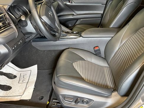 Used 2020 Toyota Camry SE w/ Convenience Package image 19