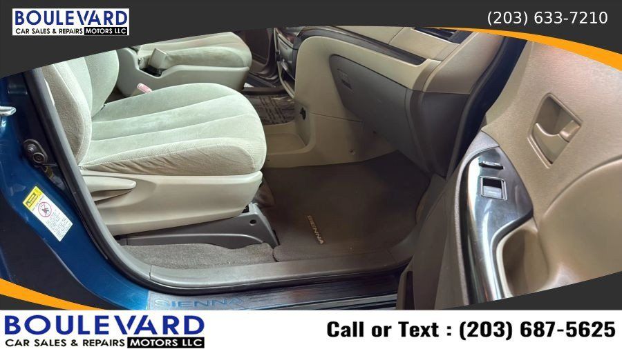 Used 2011 Toyota Sienna FWD image 32