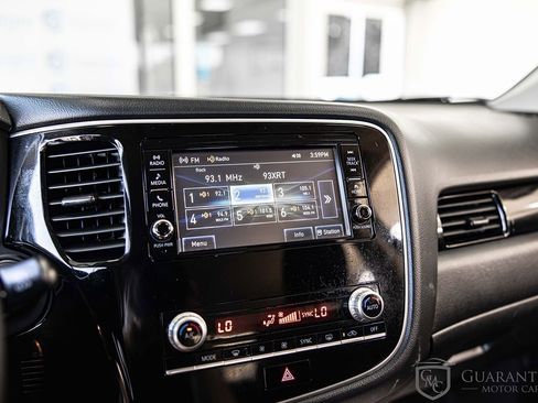 Used 2020 Mitsubishi Outlander ES FWD image 25