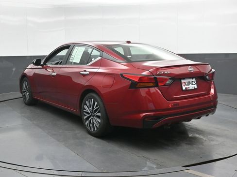 Used 2025 Nissan Altima 2.5 SV FWD image 10