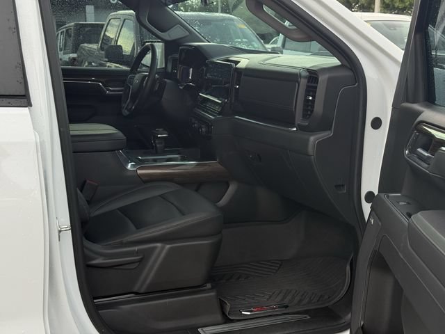 Used 2025 Chevrolet Silverado 1500 LT Trail Boss w/ Convenience Package II AWD/4WD image 17