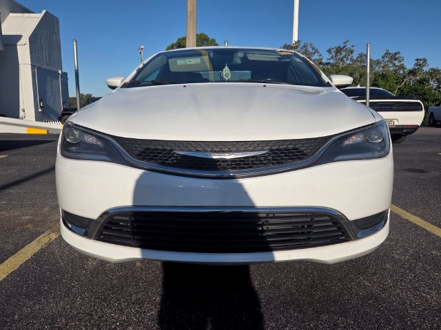 Used 2016 Chrysler 200 Limited FWD image 2