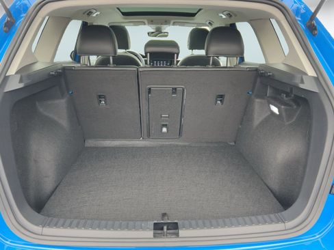 Certified 2025 Volkswagen Taos SE w/ Panoramic Sunroof Package image 28