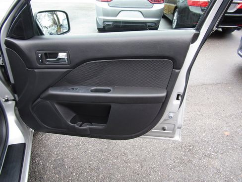 Used 2009 Ford Fusion SEL image 21