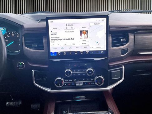 Used 2024 Ford Expedition Limited image 6