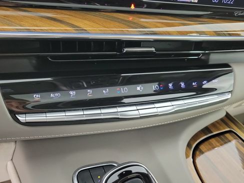 Used 2024 Cadillac Escalade Sport Platinum RWD image 27