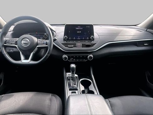 Certified 2022 Nissan Altima 2.5 SV w/ SV Premium Package FWD image 16