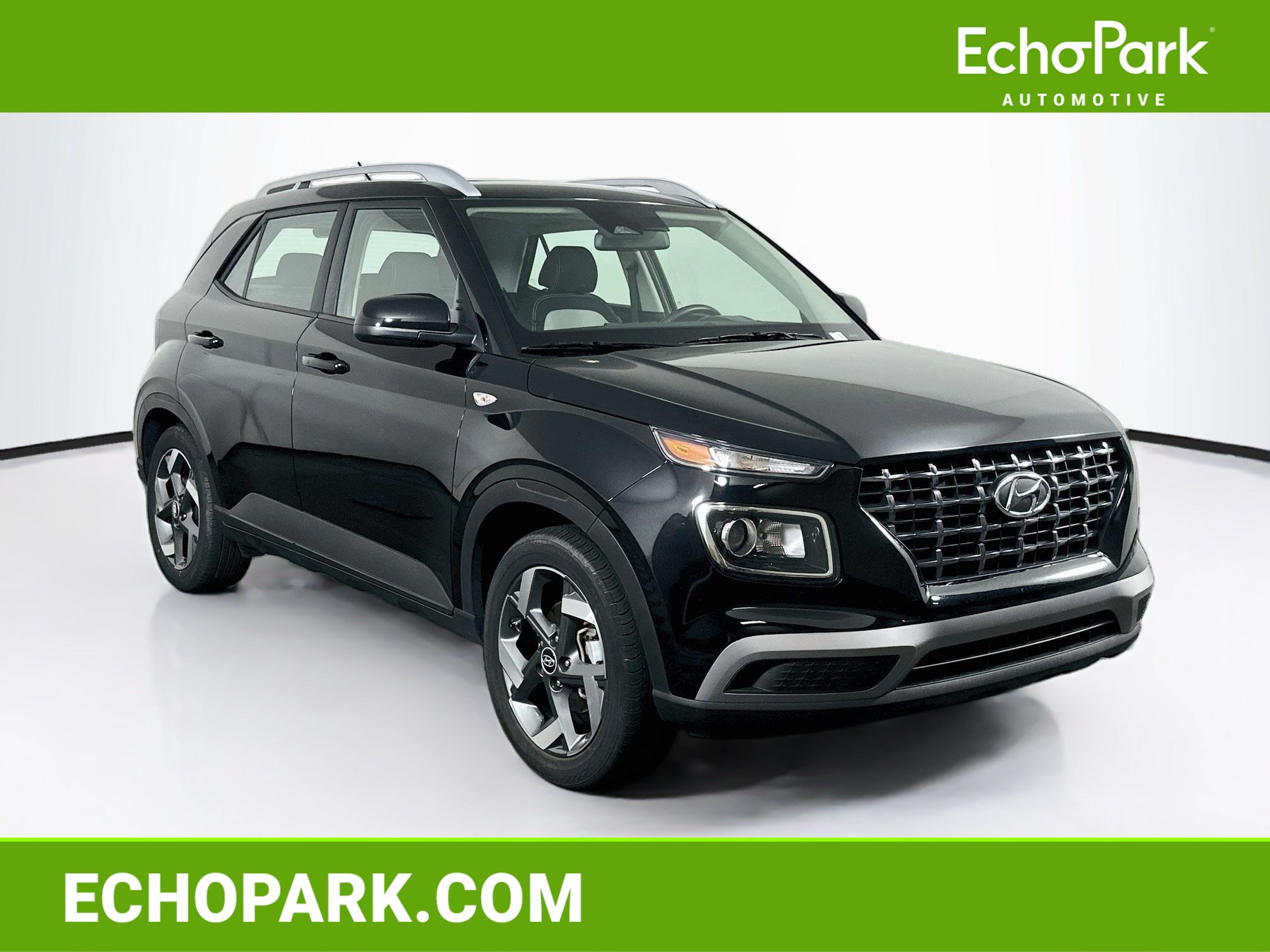 Used 2025 Hyundai Venue SEL FWD image 1