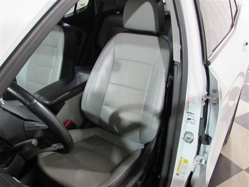 Used 2023 GMC Terrain SLT image 15