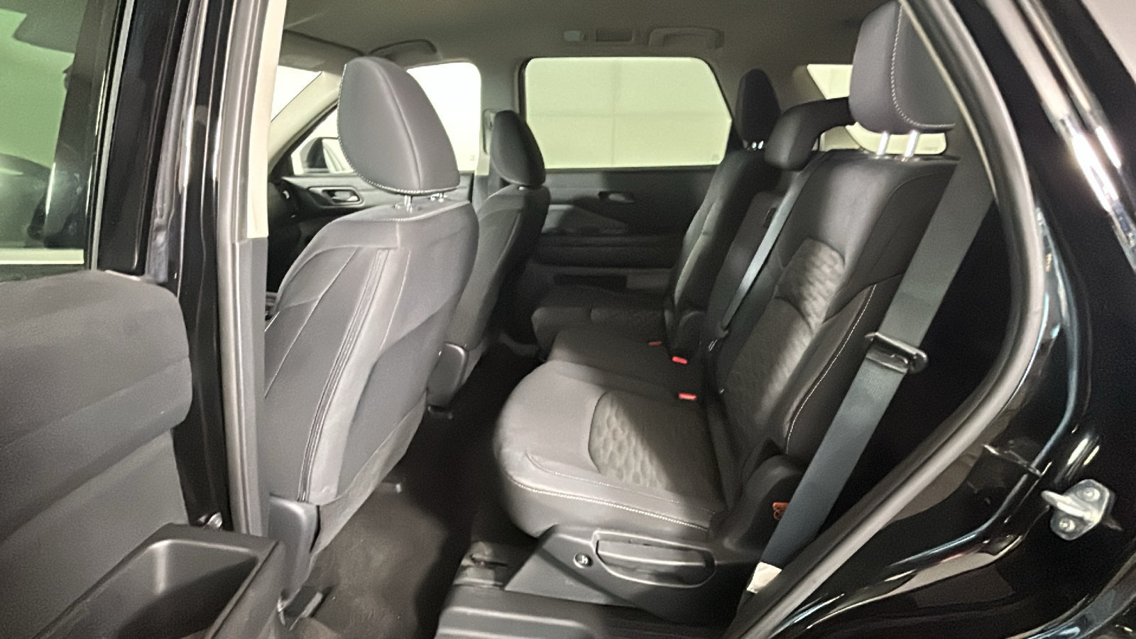 Used 2024 Nissan Pathfinder S AWD/4WD image 32