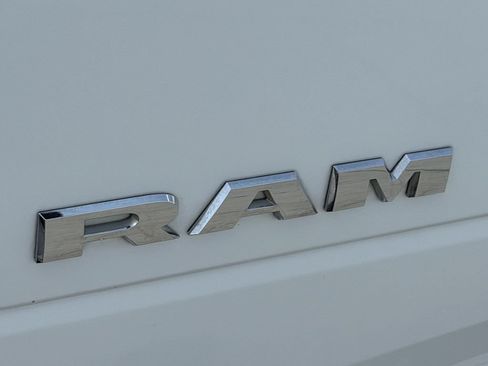 Used 2022 RAM 2500 Tradesman w/ Chrome Appearance Group AWD/4WD image 12