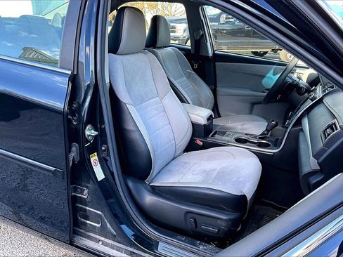 Used 2017 Toyota Camry XSE image 7