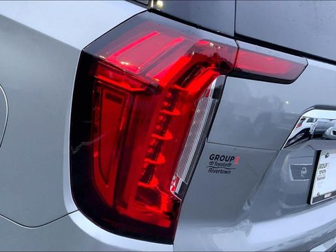 Used 2023 GMC Yukon SLT w/ SLT Premium Package AWD/4WD image 27