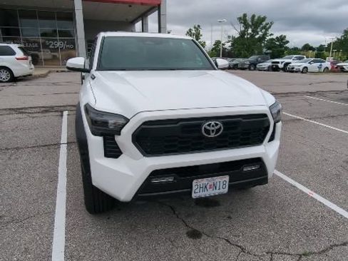 Used 2024 Toyota Tacoma TRD Off-Road w/ TRD Off Road Upgrade Package AWD/4WD image 6