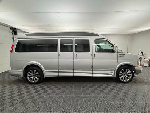 Used 2022 GMC Savana 2500 Extended w/ Enhanced Convenience Package image 7