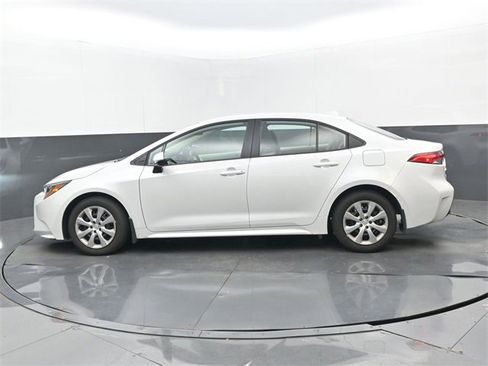 Used 2025 Toyota Corolla LE image 7