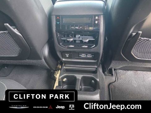 Used 2022 Jeep Grand Cherokee L Laredo w/ Luxury Tech Group I AWD/4WD image 21