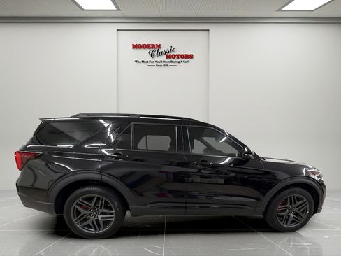 Used 2025 Ford Explorer ST-Line w/ ST-Line Street Pack AWD/4WD image 6