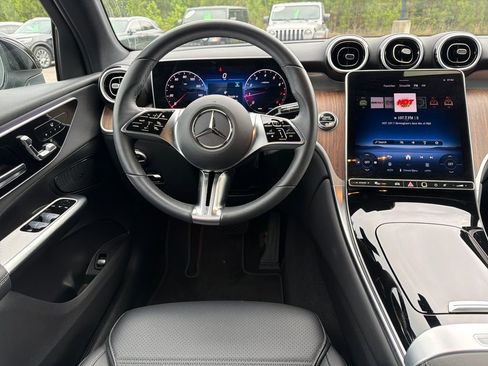Used 2026 Mercedes-Benz GLC 300 4MATIC image 2