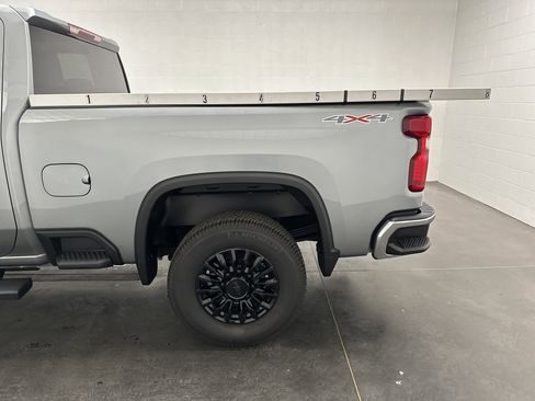 Used 2024 Chevrolet Silverado 2500 LT w/ Convenience Package image 5