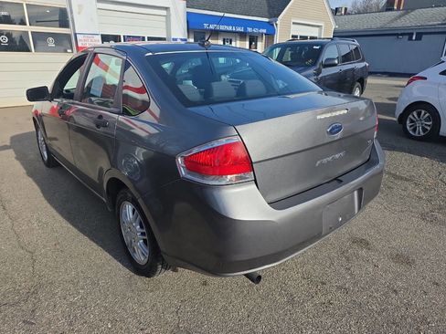 Used 2010 Ford Focus SES image 4