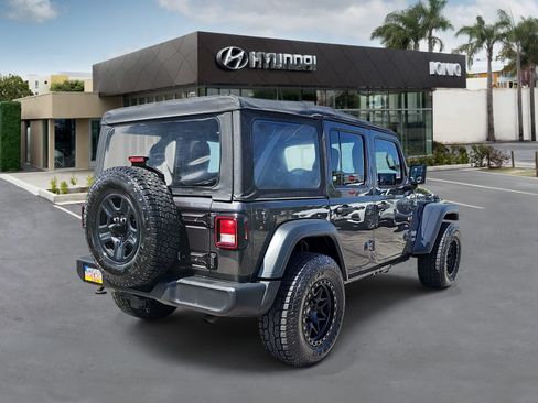 Used 2018 Jeep Wrangler Unlimited Sport AWD/4WD image 3