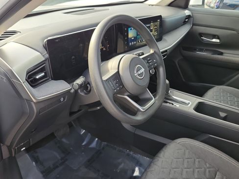 Certified 2025 Nissan Kicks SV image 7