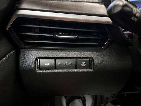 Used 2025 Nissan Altima 2.5 SV FWD image 15