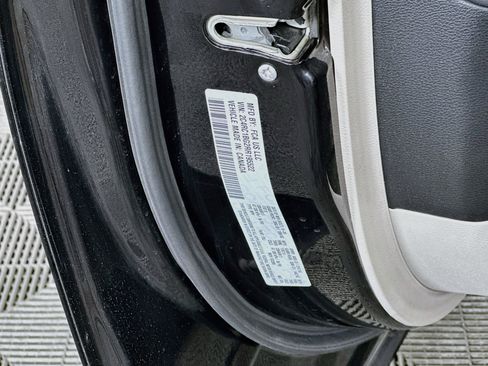 Used 2024 Chrysler Pacifica Touring-L FWD image 12