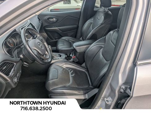 Used 2019 Jeep Cherokee Limited image 5