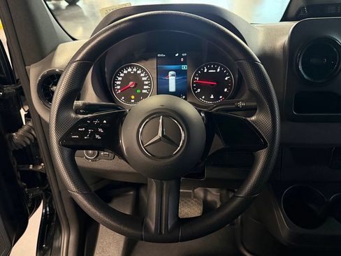 Used 2025 Mercedes-Benz Sprinter 2500 image 13