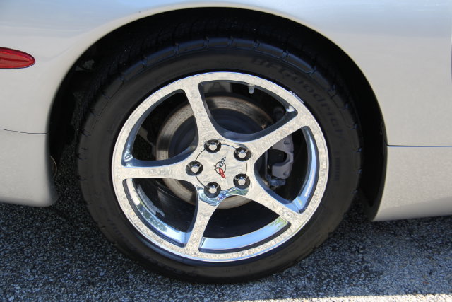 Used 2004 Chevrolet Corvette Convertible w/ Preferred Equipment Group RWD image 13