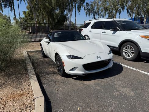 Used 2019 MAZDA MX-5 Miata Grand Touring w/ GT-S Package RWD image 3