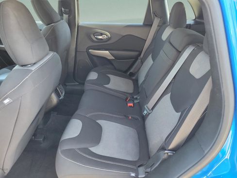 Used 2018 Jeep Cherokee Latitude w/ Altitude Package image 22