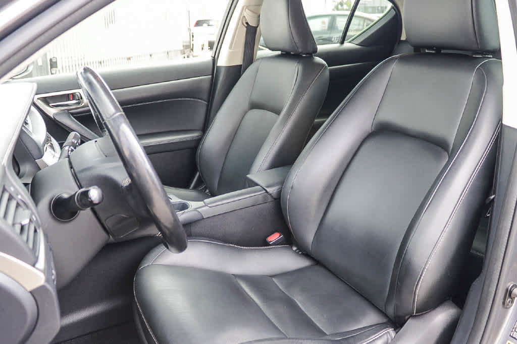 Used 2016 Lexus CT 200h w/ Seat Comfort Package FWD image 17