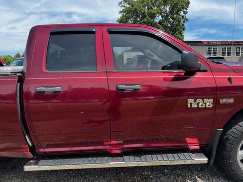 Used 2018 RAM 1500 Express w/ Express Value Package AWD/4WD image 9