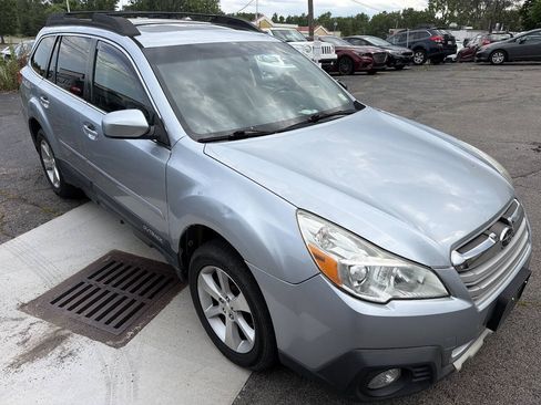 Used 2014 Subaru Outback 2.5i Limited AWD/4WD image 2