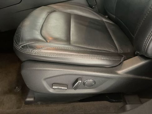 Used 2017 Ford Explorer XLT w/ Equipment Group 202A image 12