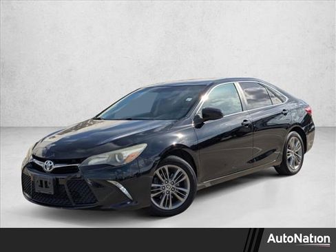 Used 2015 Toyota Camry SE image 1