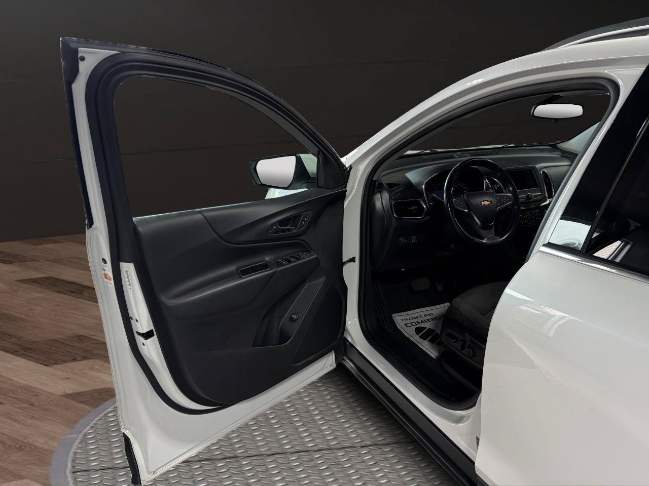 Used 2019 Chevrolet Equinox LT AWD/4WD image 18