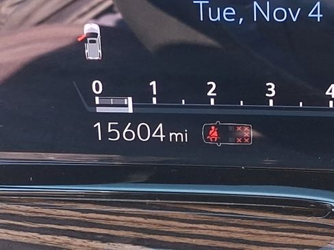 Used 2023 Cadillac Escalade ESV Premium Luxury image 18